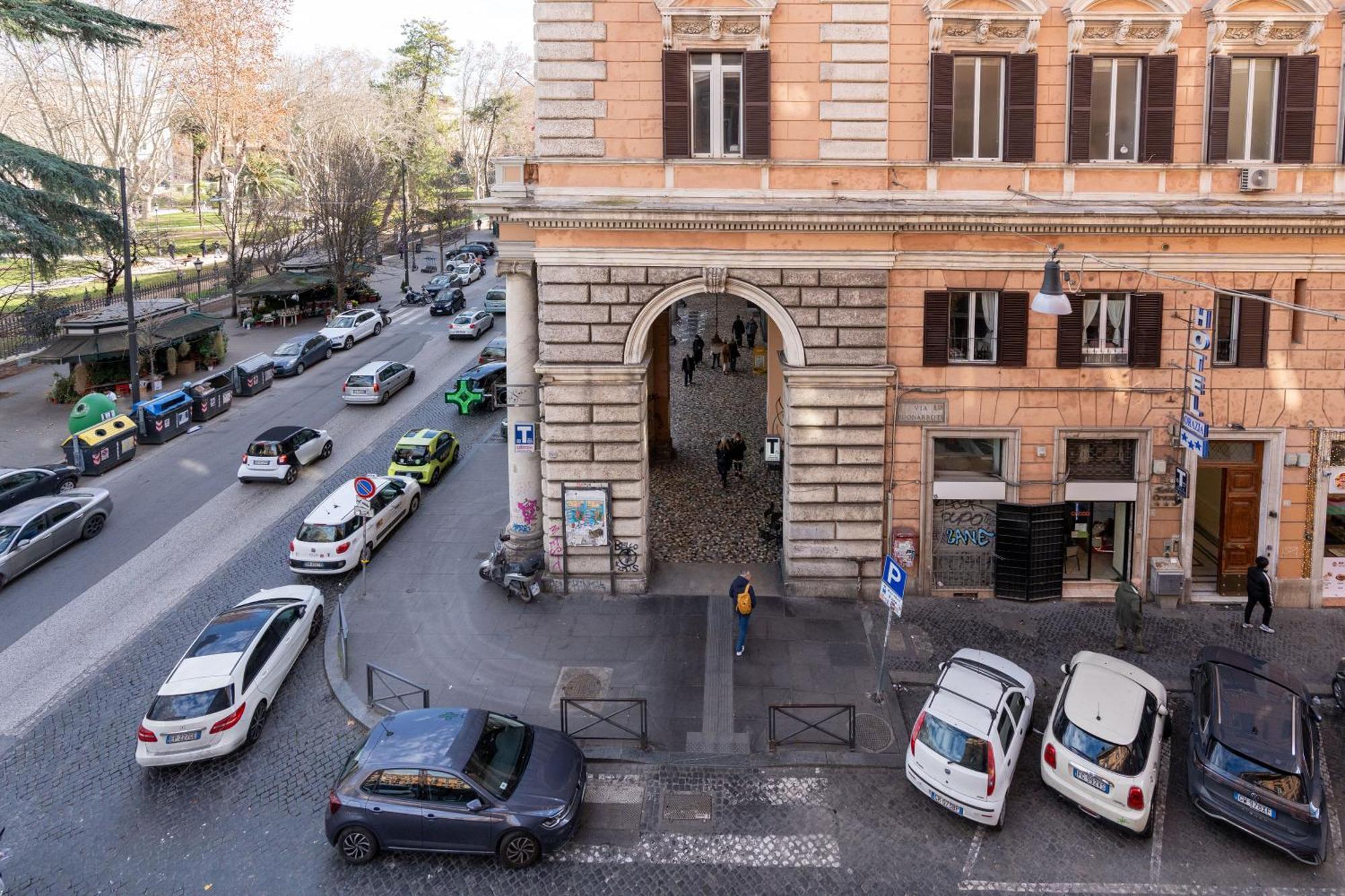 Leone D'Oro Guesthouse - Close To Piazza Vittorio Rom Exterior foto